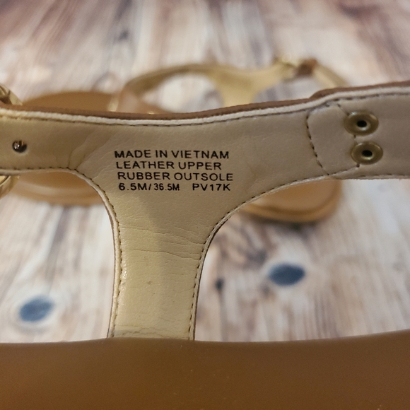 Michael Kors Plate Sandal - Picture 6 of 9